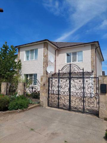 30.05.25  Сучасний двоповерховий будинок 227 м² з ремонтом, меблями та сауною, район